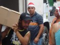 /album/galeria-de-fotos/entrega-cestas-basicas-na-comun-da-treze-h-maria-dez-2012-054-jpg/
